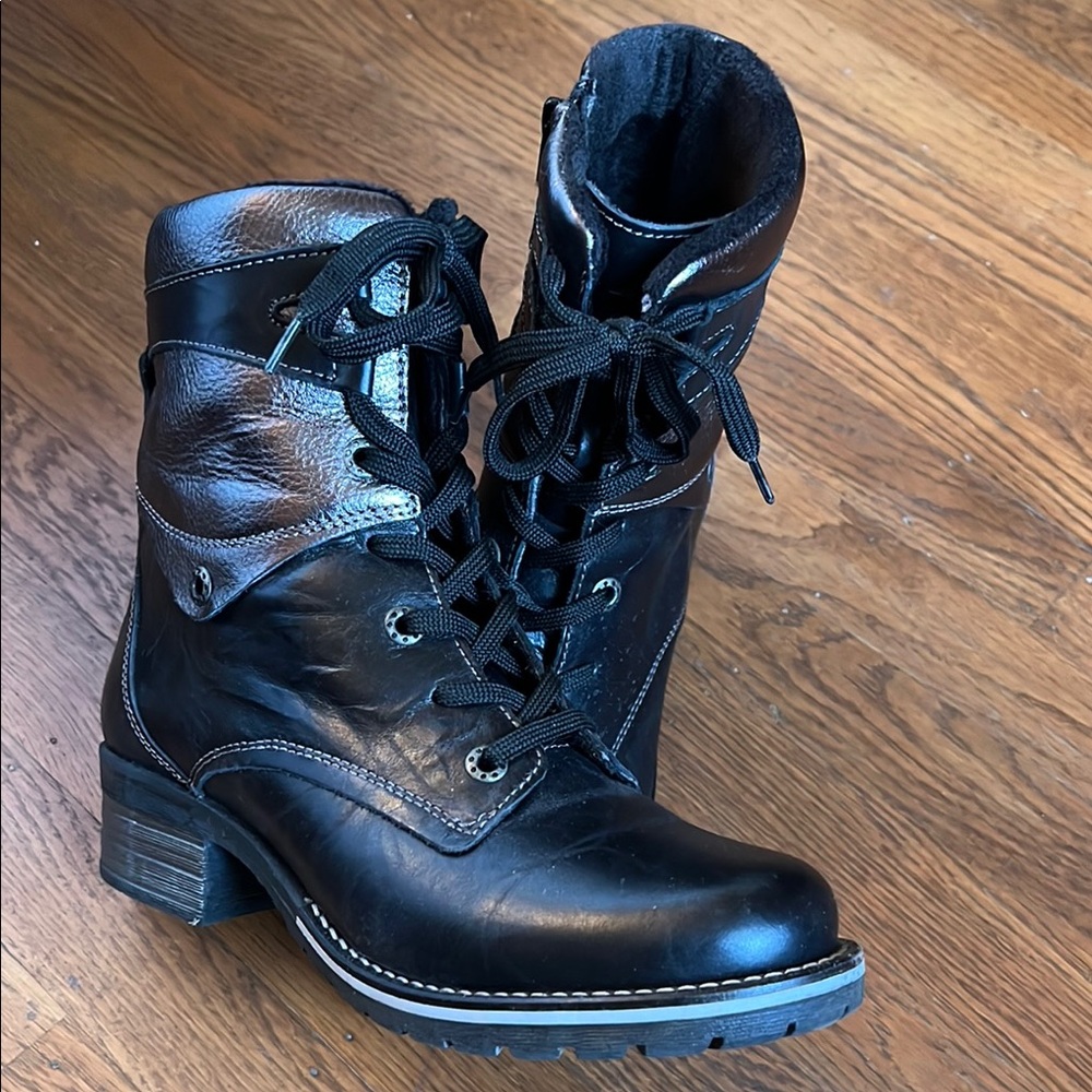 Dromedaris Kara Met Boot Black & Silver Sz40 in unworn condition.